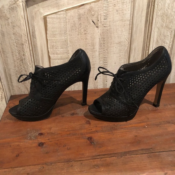 Size 7 Vince Camuto lace up - Picture 2 of 6